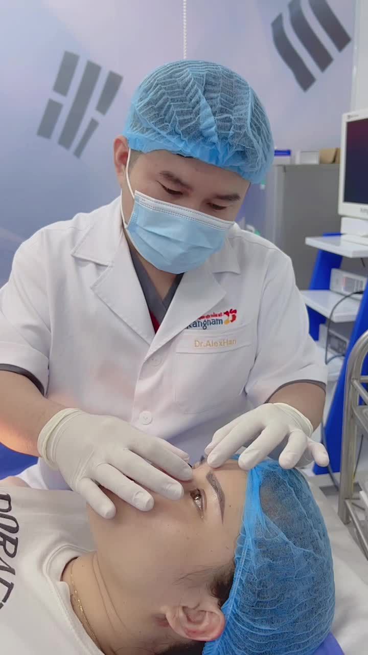 ƯNG CÁI BỤNG với kết quả nâng mũi sau 10 ngày